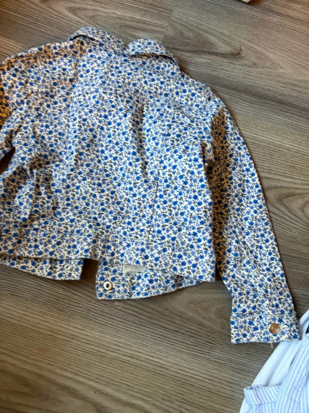 H&M Floral Print Denim Jacket Size 4-5T Ditsy Floral Denim Trucker Jacket NEW
